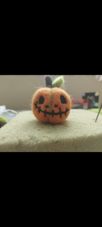 Needle felted pumpkin 