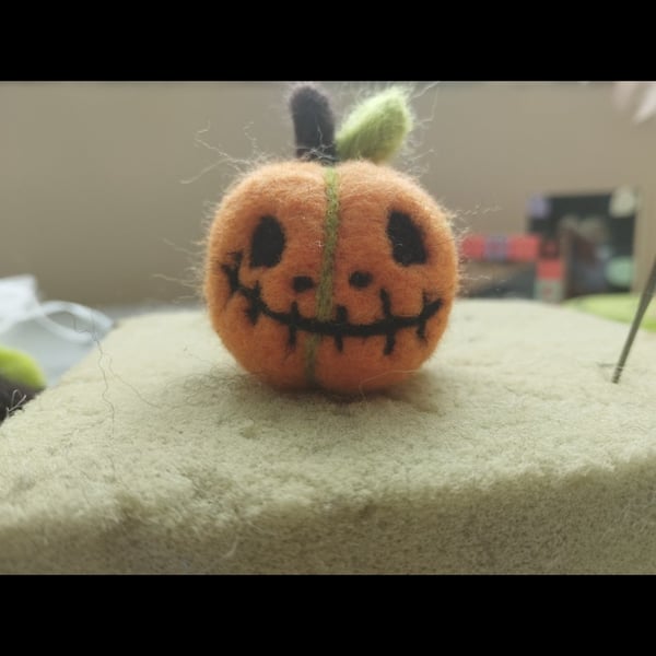 Needle felted pumpkin 