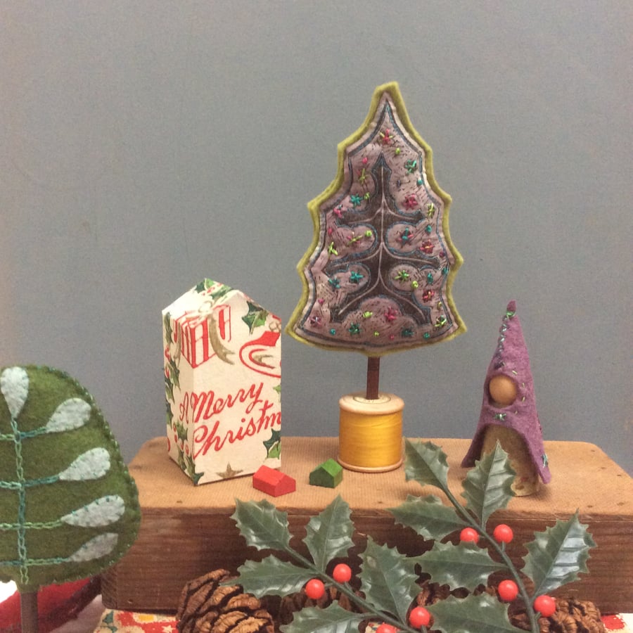 Cotton reel Christmas tree - Golden bobbin 