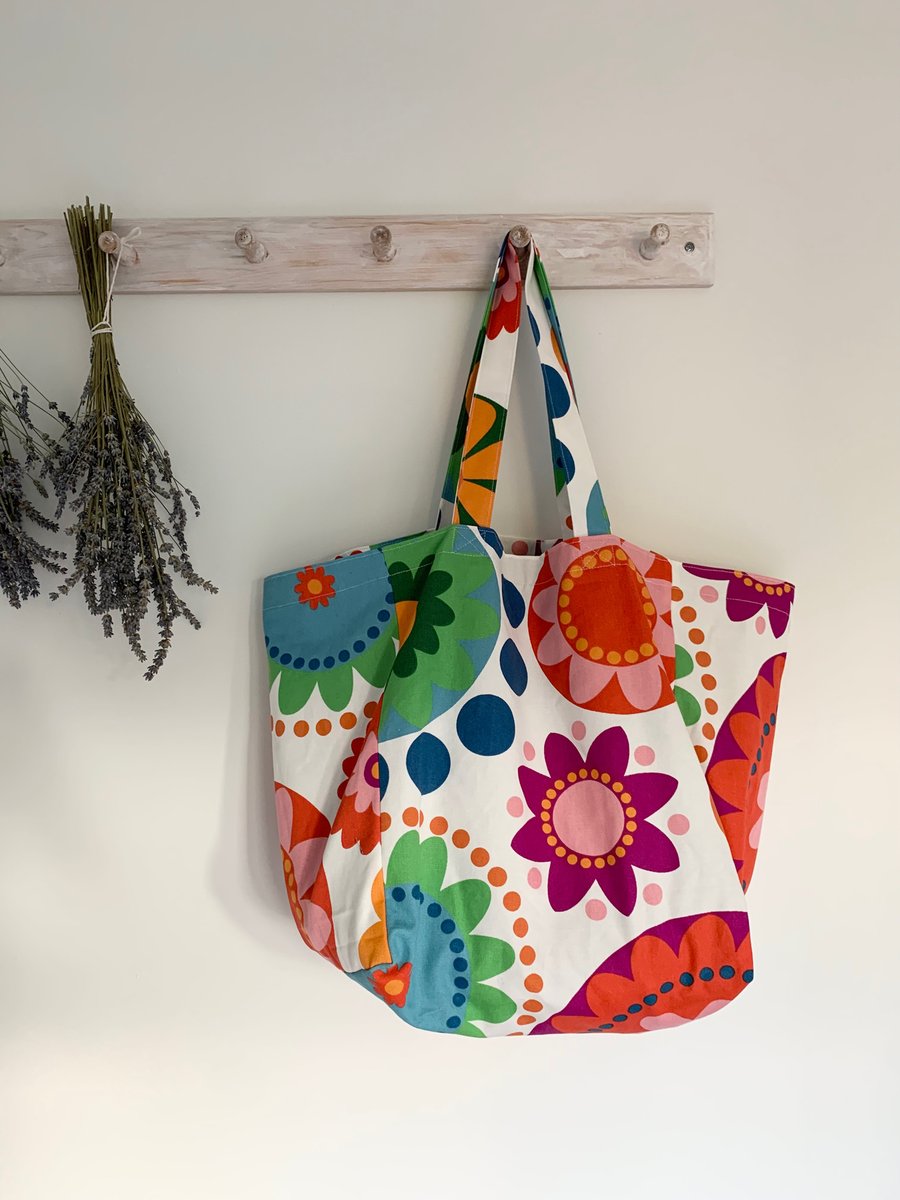 Bright retro floral beach bag tote bag