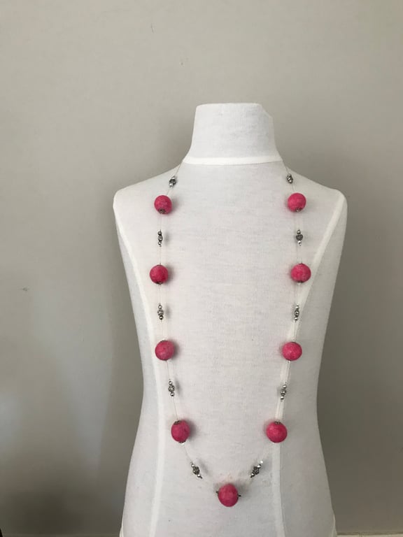 Felt Necklace. (256)