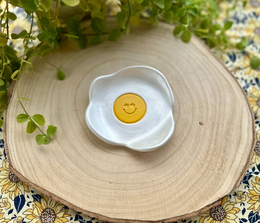 Smiling Fried Egg Ring Dish - Handmade Clay Jewellery Dish - Cute Home Decor
