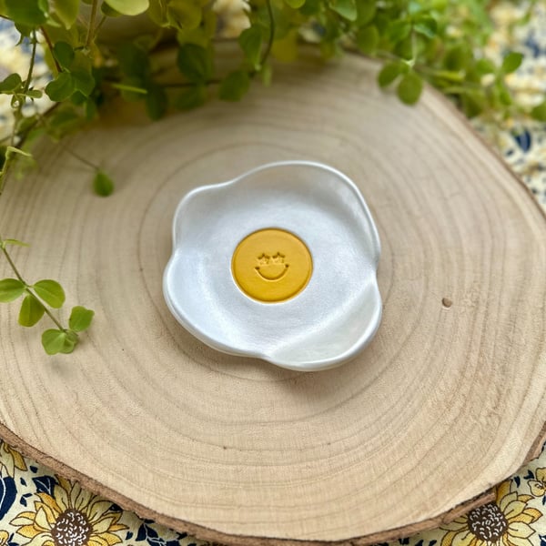 Smiling Fried Egg Ring Dish - Handmade Clay Jewellery Dish - Cute Home Decor