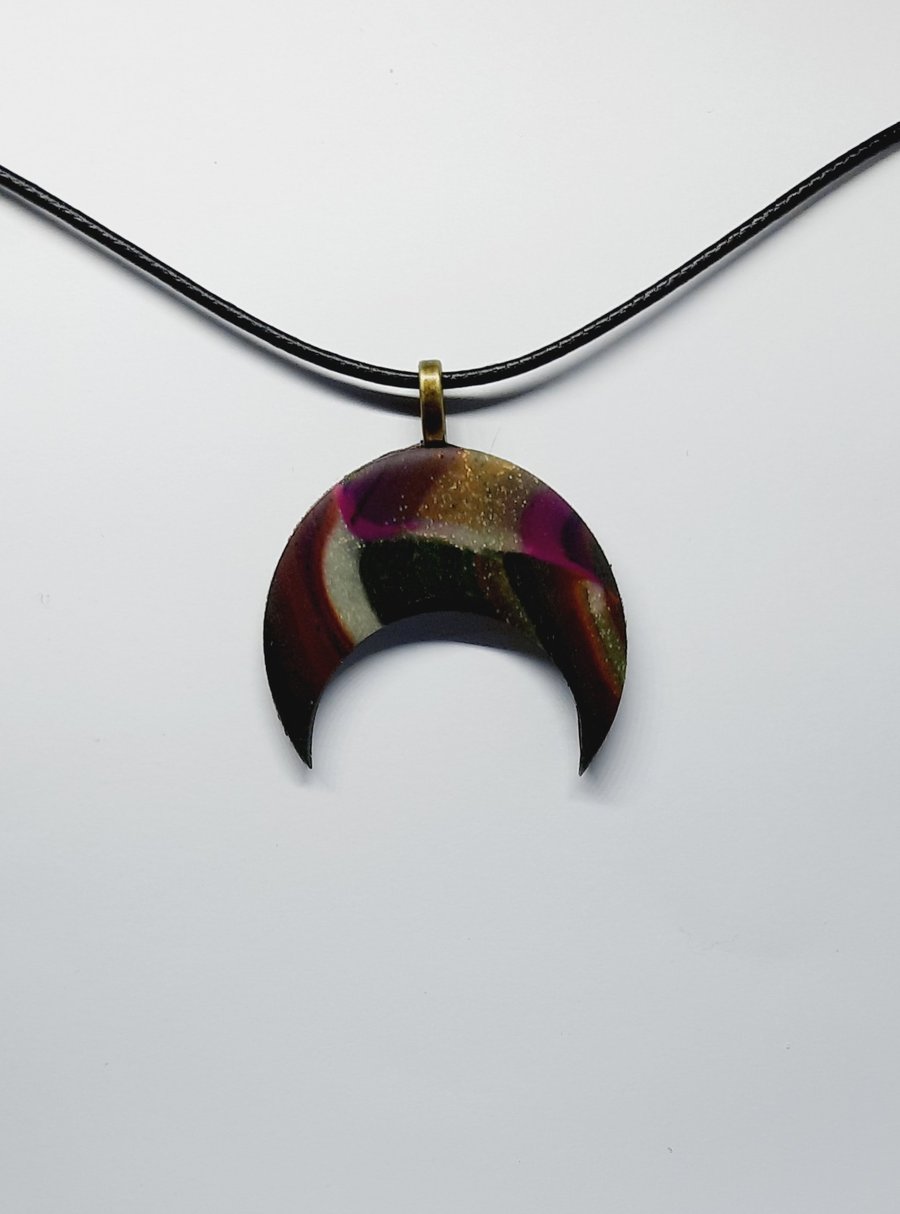 Shaped pendant 