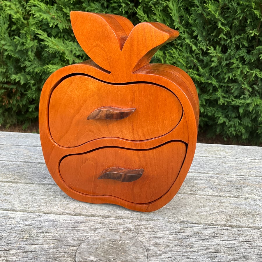 Apple Jewellery Box (WJB16)