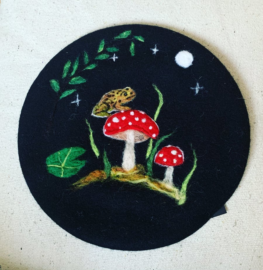 Handmade needle felted wool beret hat. Onesize toadstools. Toad. Cottage core. 