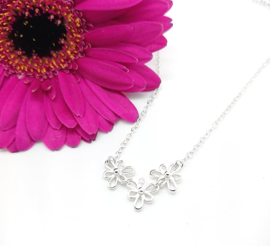 Iris Silver Flower Necklace 