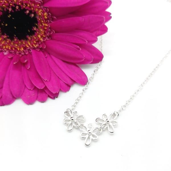 Iris Silver Flower Necklace 