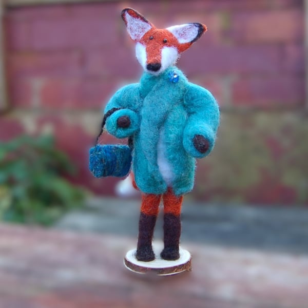  Fox going shopping  - needlefelt fox. Textile art   