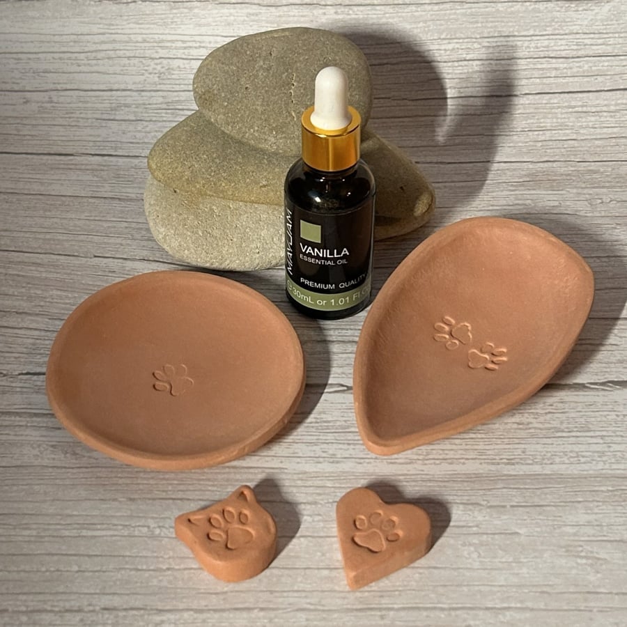 Terracotta Clay Oil Diffuser Pebbles with Dish Aroma Stones: Echoes of Essence