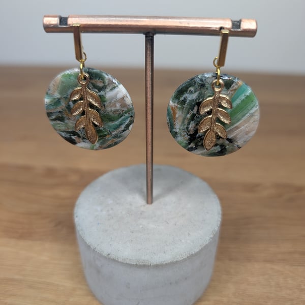 Green  stone circle angle earrings