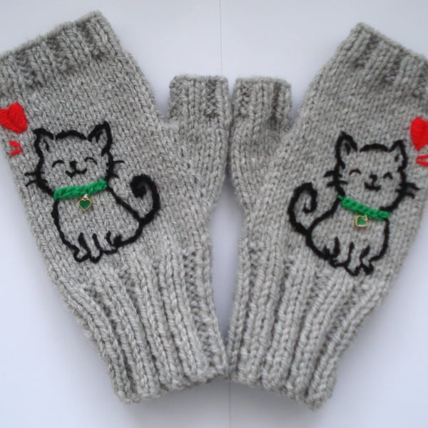 Hand Knitted Silver Grey Gloves With Embroidered Cat With Green Collar (J147)