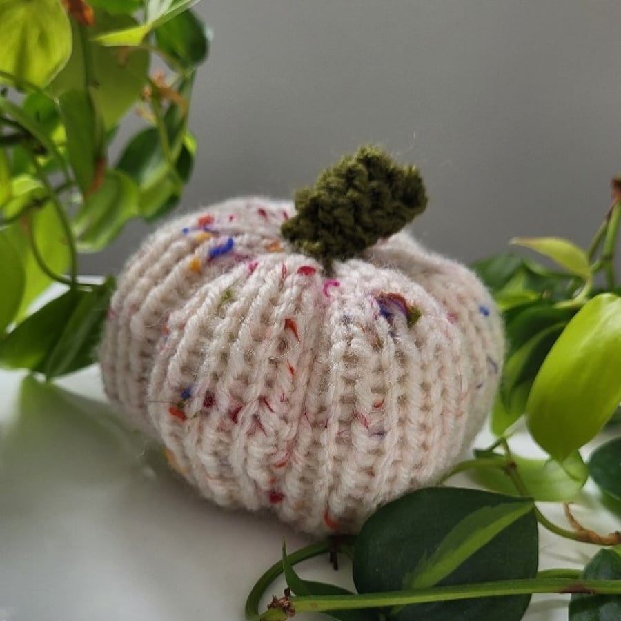 Pumpkin - knitted pumpkin, small, perfect for Halloween, a gift or decoration