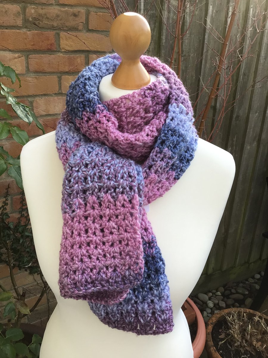 Chunky acrylic scarf in mauve and pink marble mix