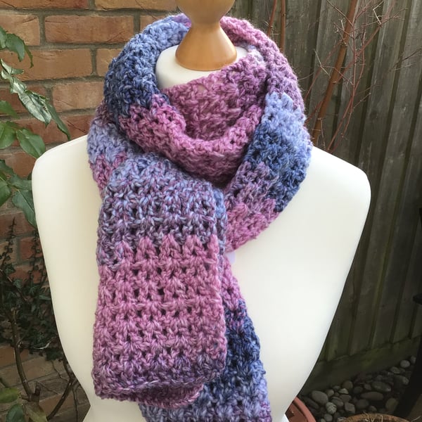 Chunky acrylic scarf in mauve and pink marble mix