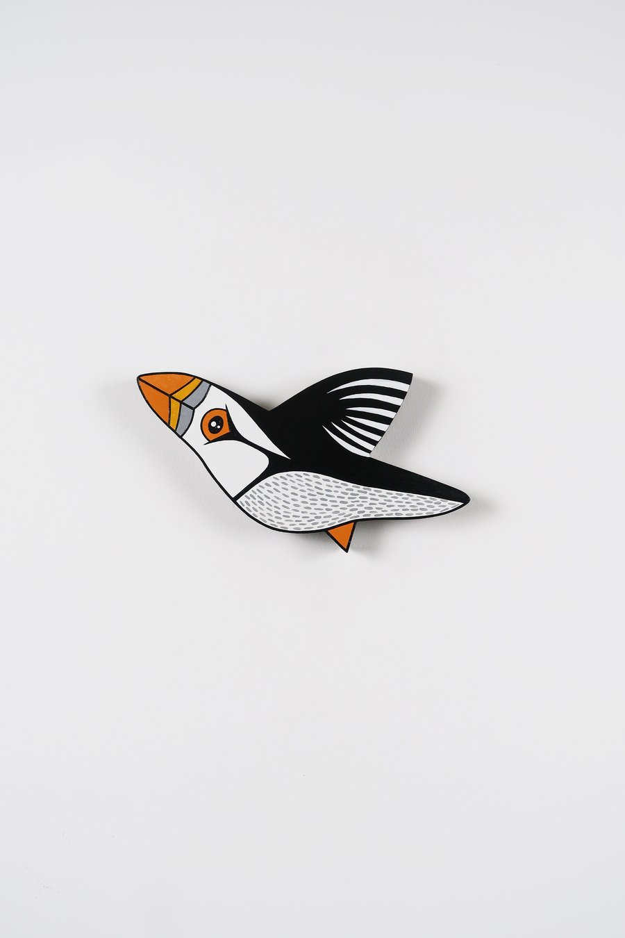 Puffin wooden wall hanging, flying bird decoration, bird lover gift.