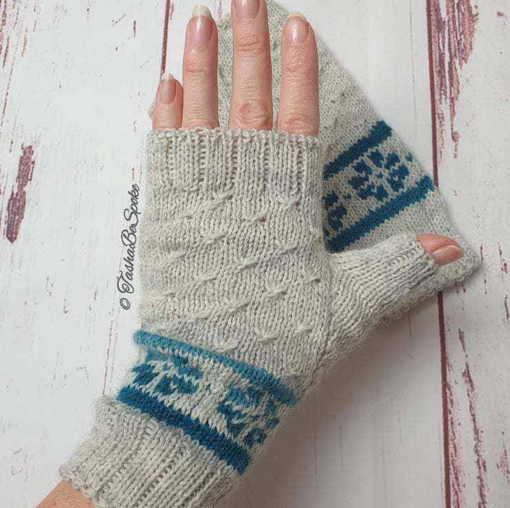Mismatched fingerless gloves discount