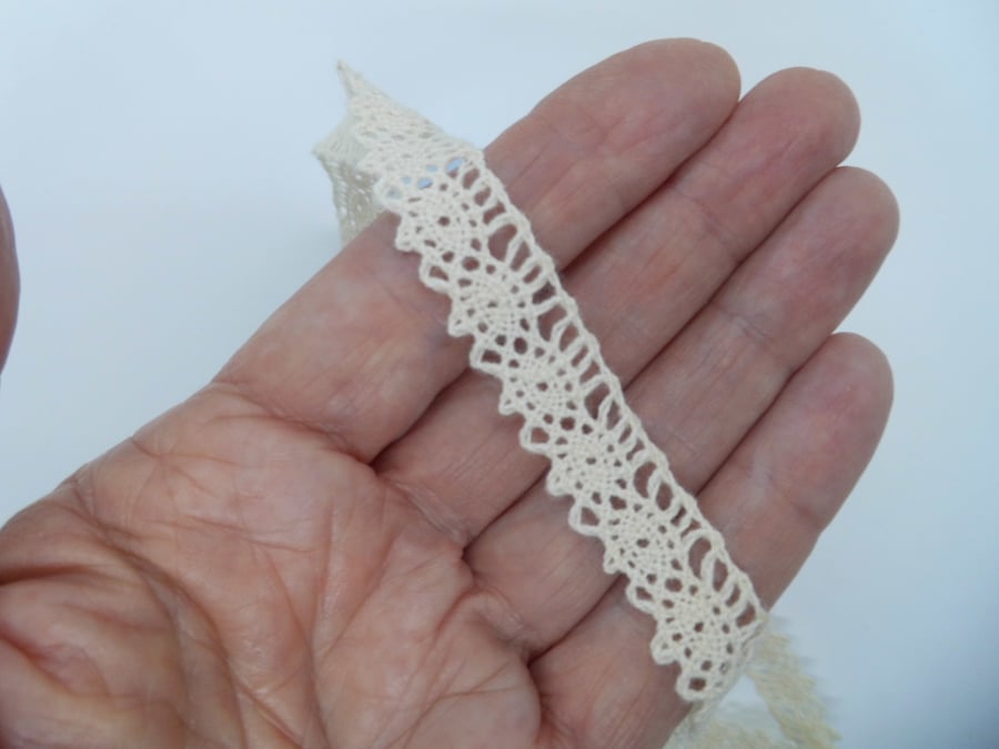 5 metres cream vintage cotton lace