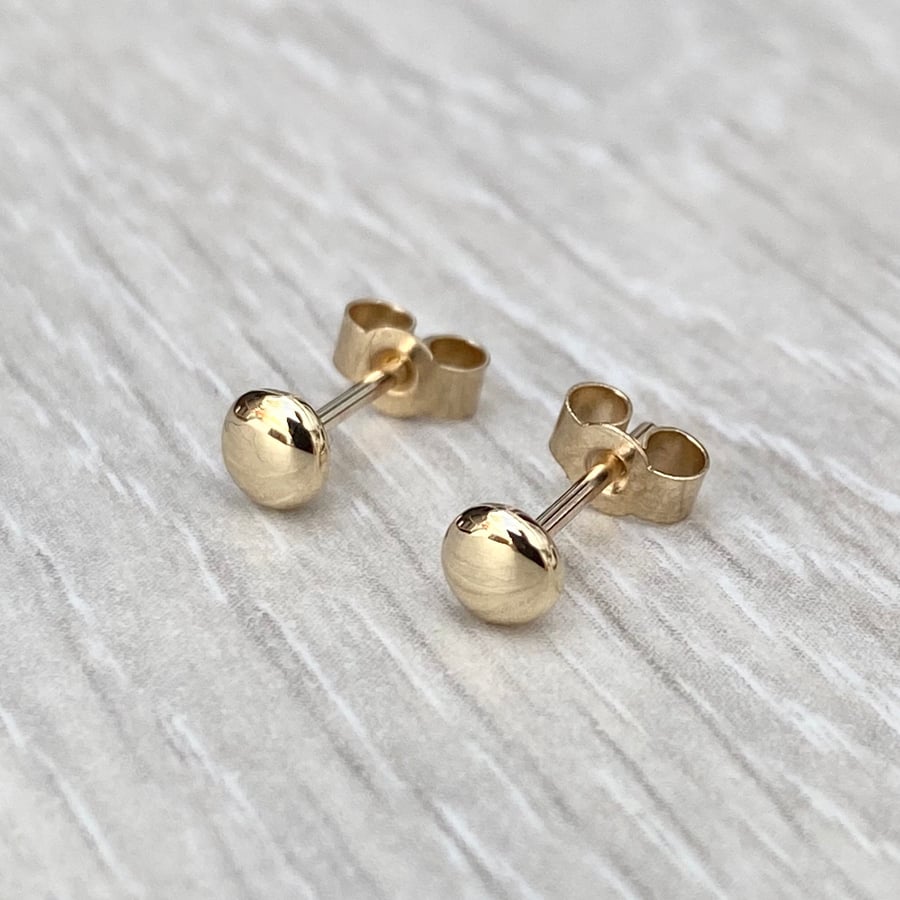 Handmade 9ct solid yellow gold tiny 3.7mm pebble nugget stud earrings