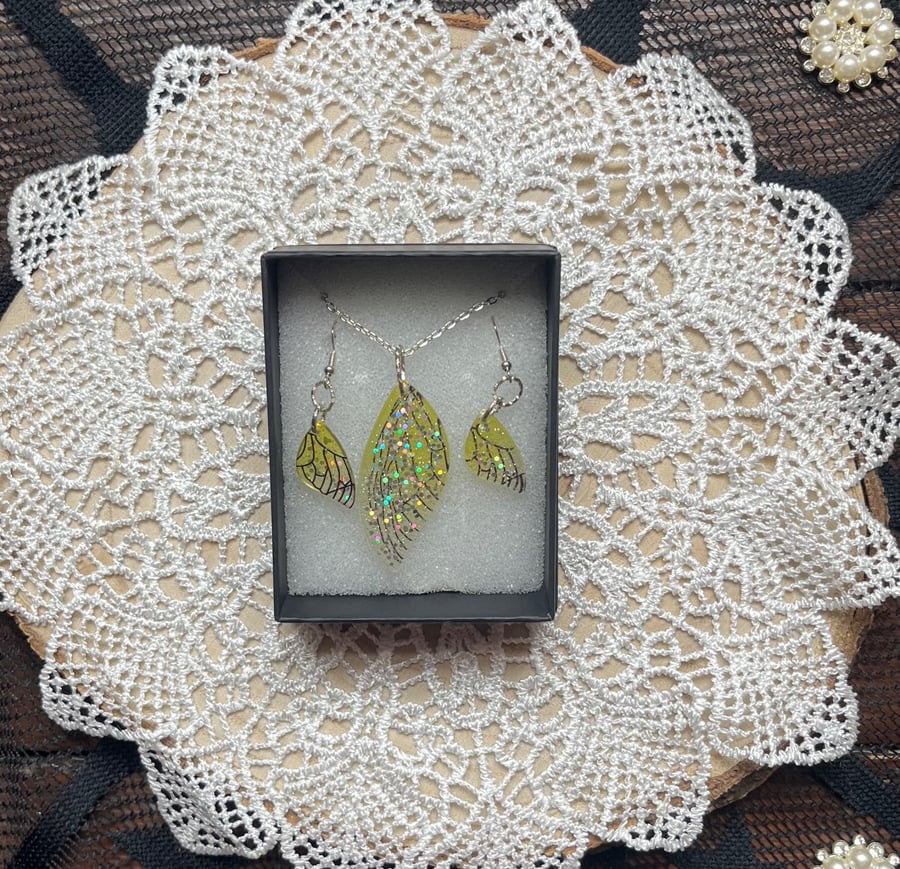 Sparkly fairy wing necklace and earring set