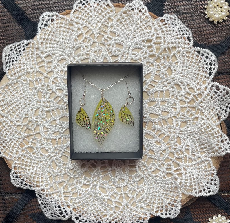 Sparkly fairy wing necklace and earring set
