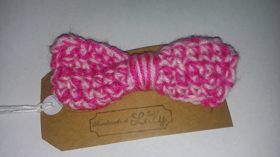 Crochet large bows in two shades of pink