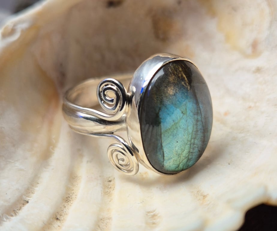 Sterling silver ring with labradorite stone