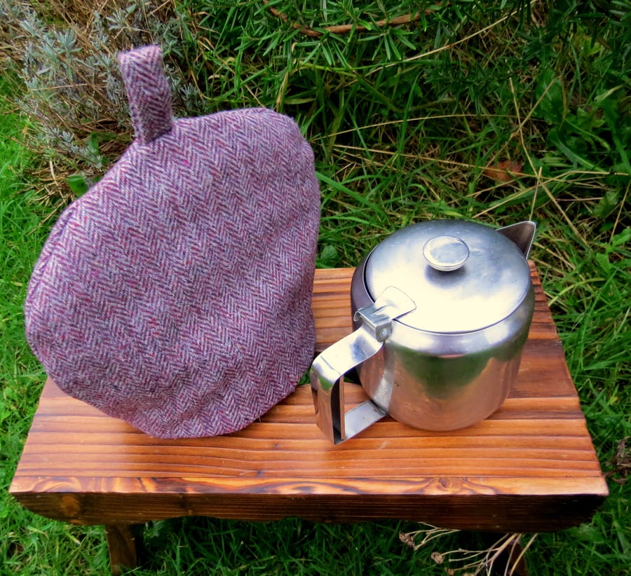 Tea for one!  A small herringbone wool tea cosy, to fit a 1 - 2 cup teapot.