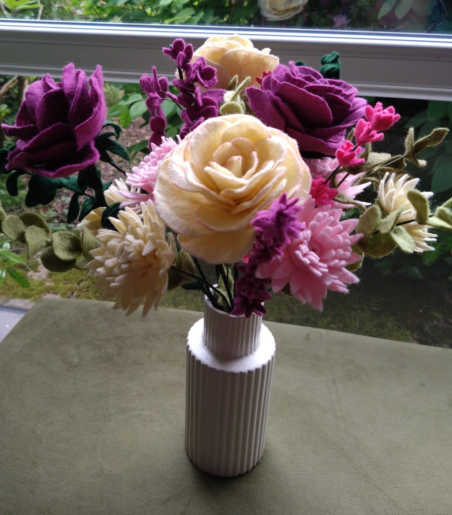 Ready made rose chrysanthemum flower bouquet