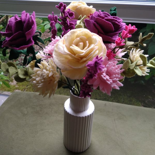 Ready made rose chrysanthemum flower bouquet