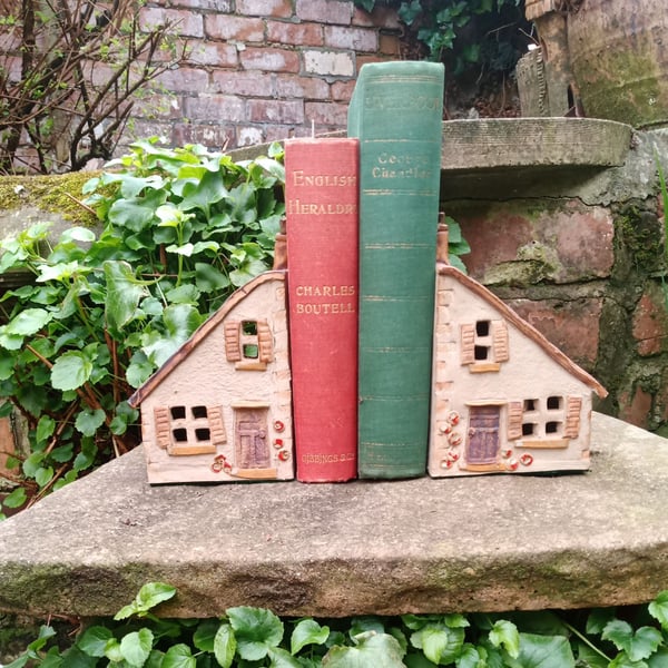  Ceramic Cottage Bookends