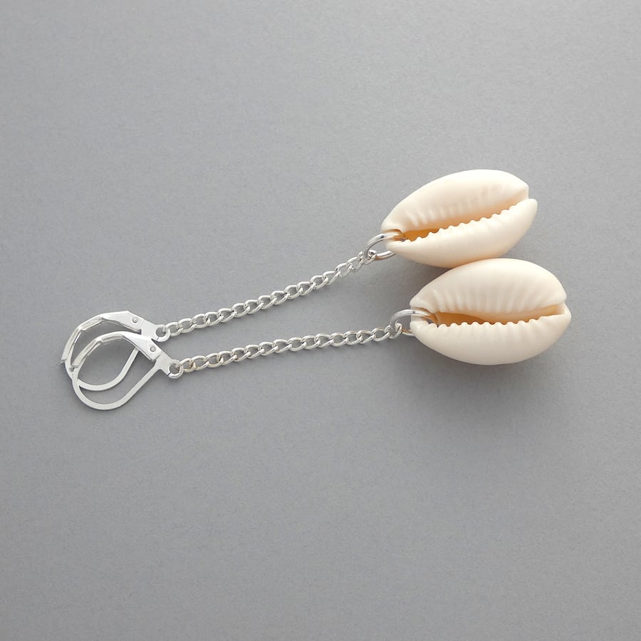 Long chain seashell earrings with silver plated hinged ear wires. Ref: 436