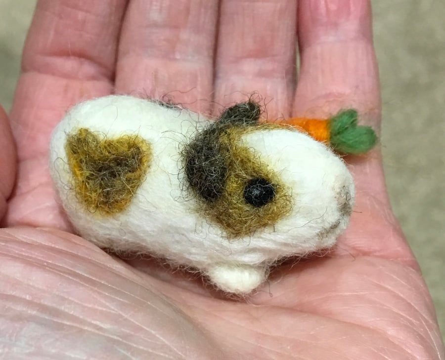 Guineapig miniature needlefelt pet with hearts and a carrot 