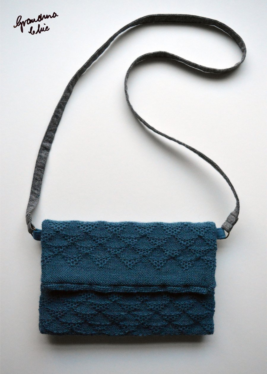 Knitted envelope bag