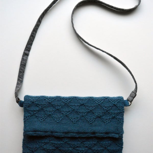 Knitted envelope bag