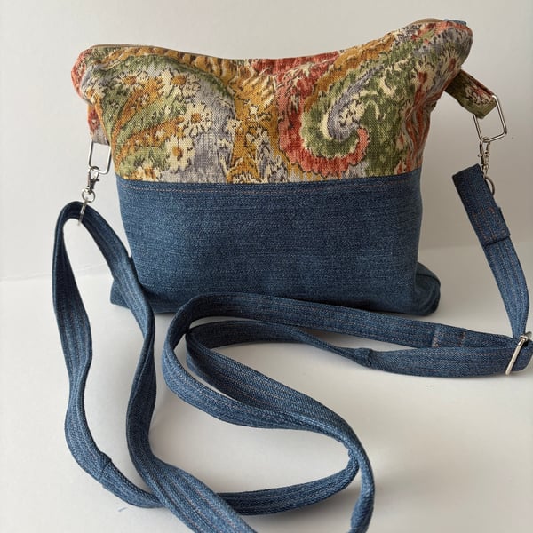 Denim and tapestry shoulder bag. 