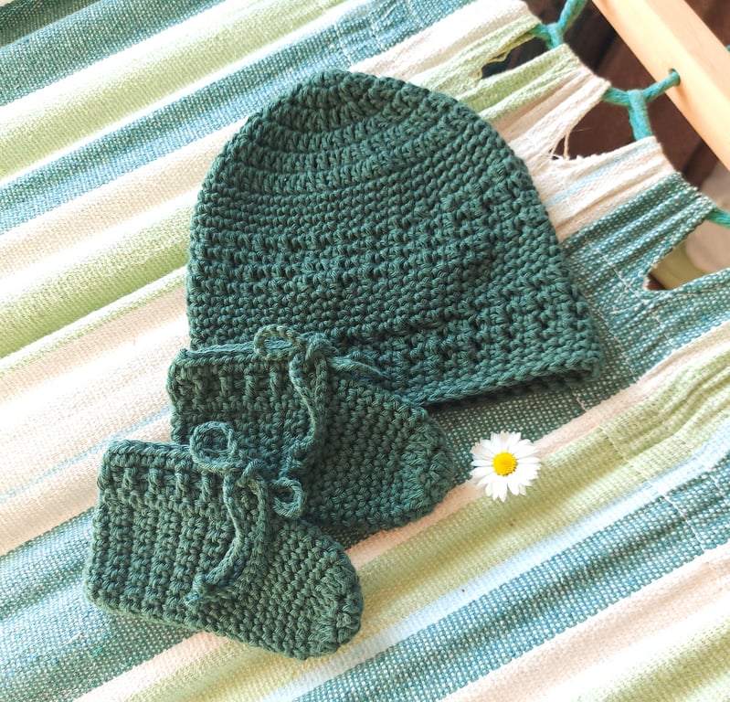 Organic Baby Hat and Booties Bundle, certified cotton, 0-5months