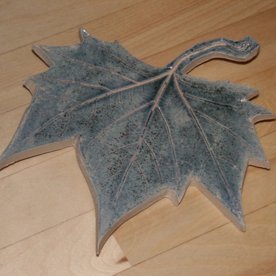 Leaf ceramic tile