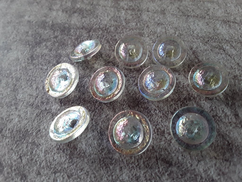 11 16" 18mm 28L Vintage Italian Rainbow effect Buttons (glass look) Acrylic