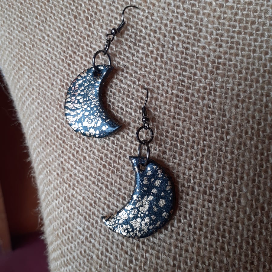 Small Moon Earrings 