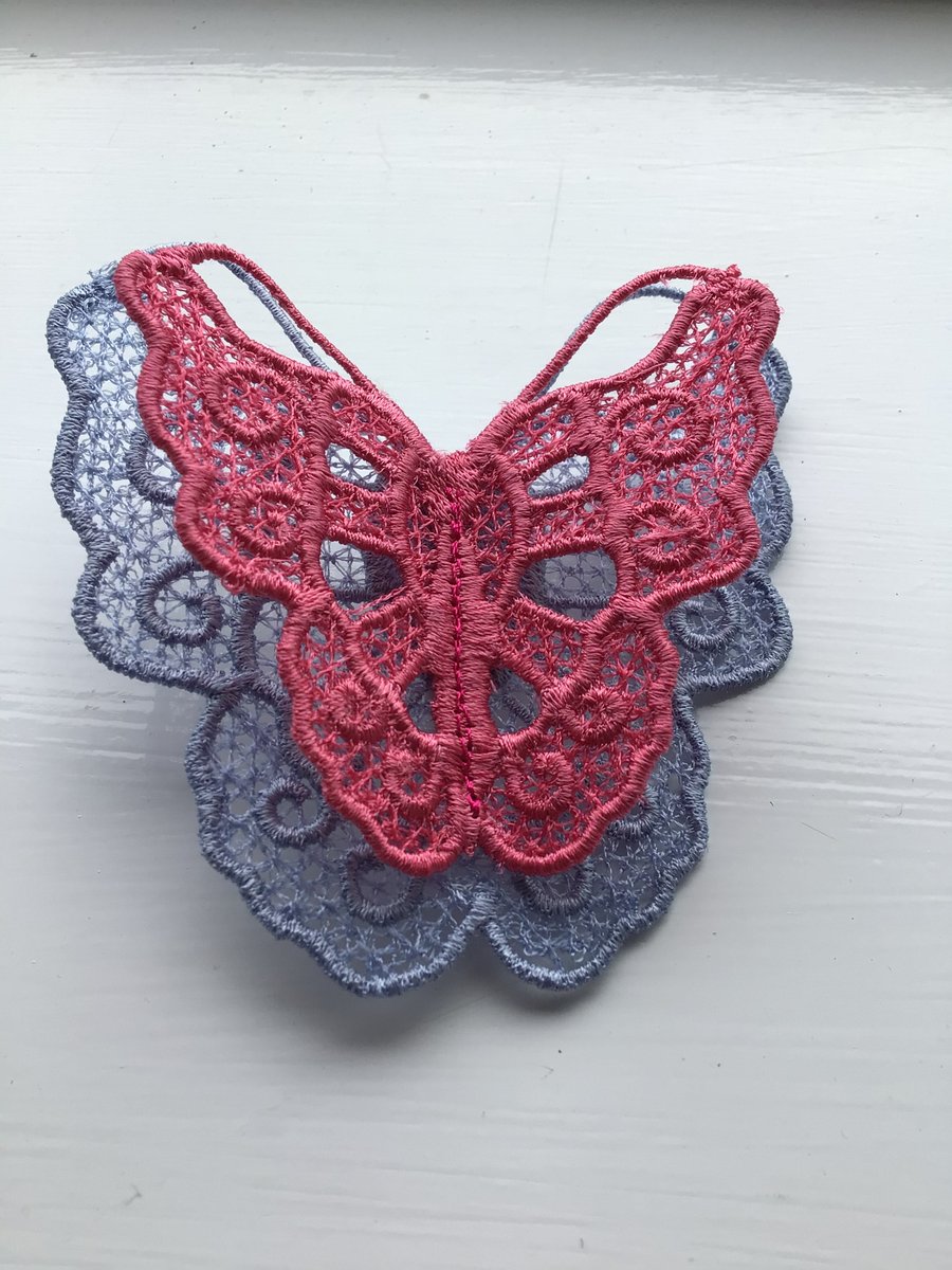 Butterfly lace brooch. Lavender, pink.