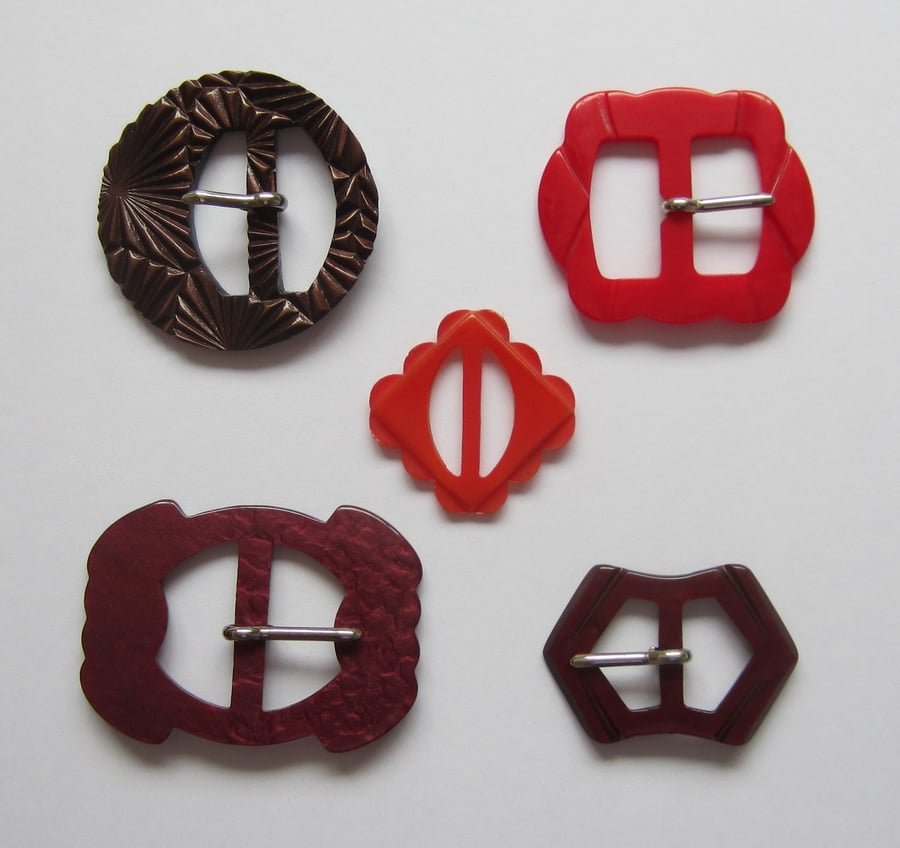 SALE 5 Vintage Plastic Buckles