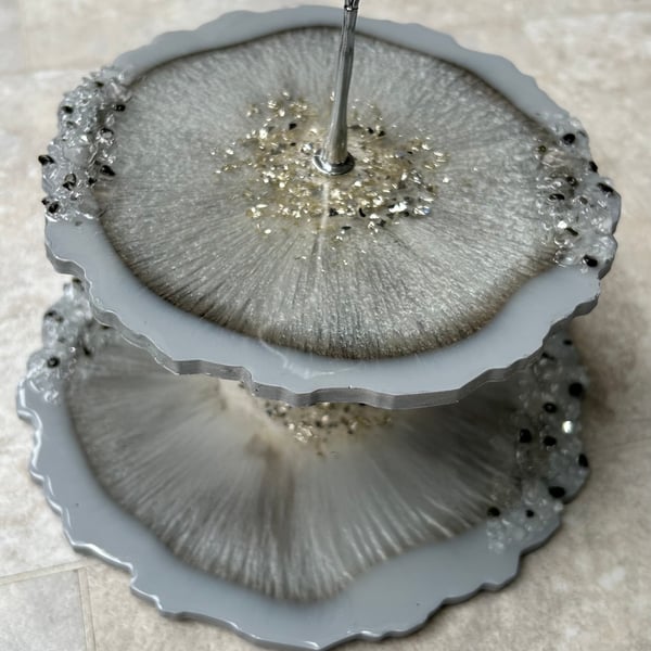 Resin cake stand 