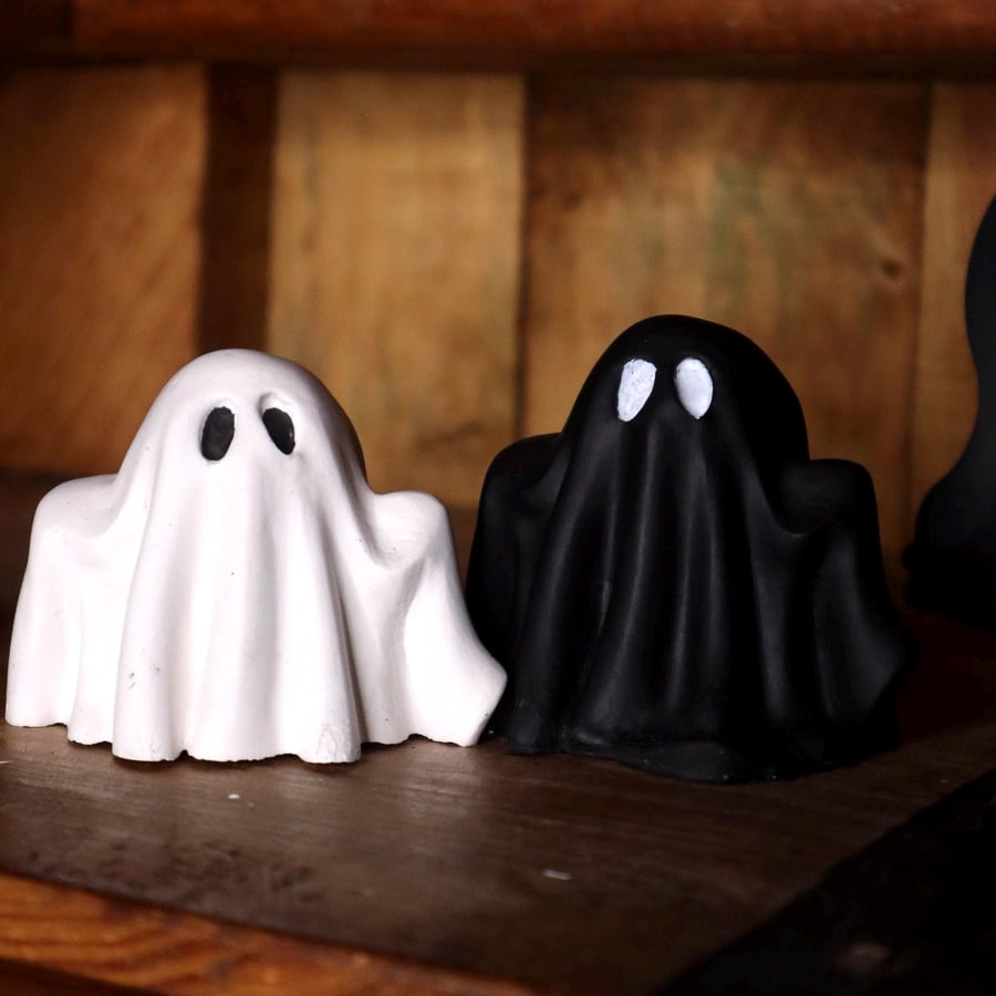 Cute Ghost Decoration Gothic Halloween Ornament - Spooky Gothic Decor