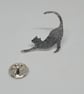 Bowing cat brooch or tie pin - Image 2