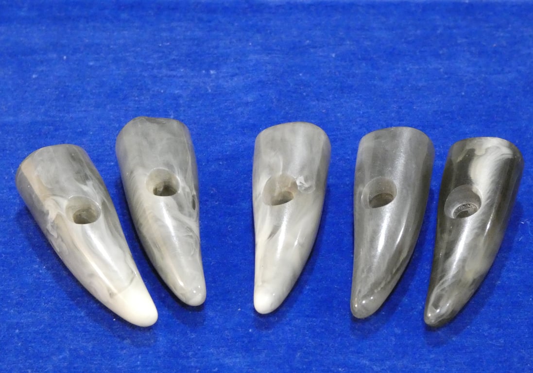Set of 5 vintage acrylic toggles, grey horn effect