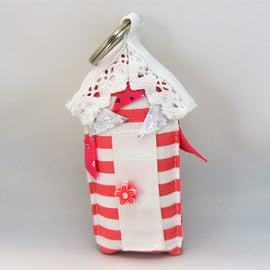 Beach hut keyring  (pink stripe with bunting) 