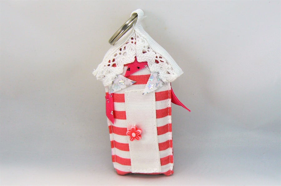 Beach hut keyring  (pink stripe with bunting) 