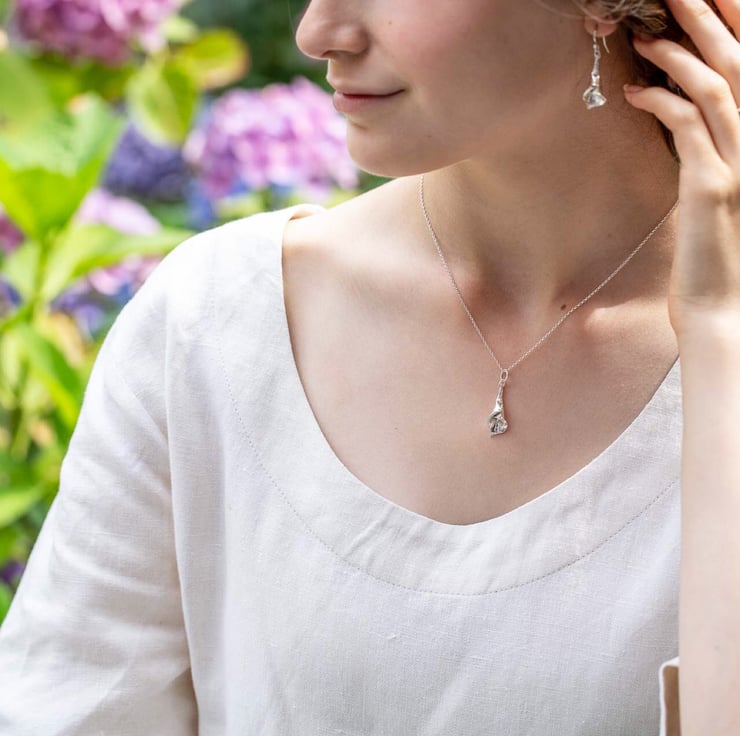 Lily Necklace - Silver