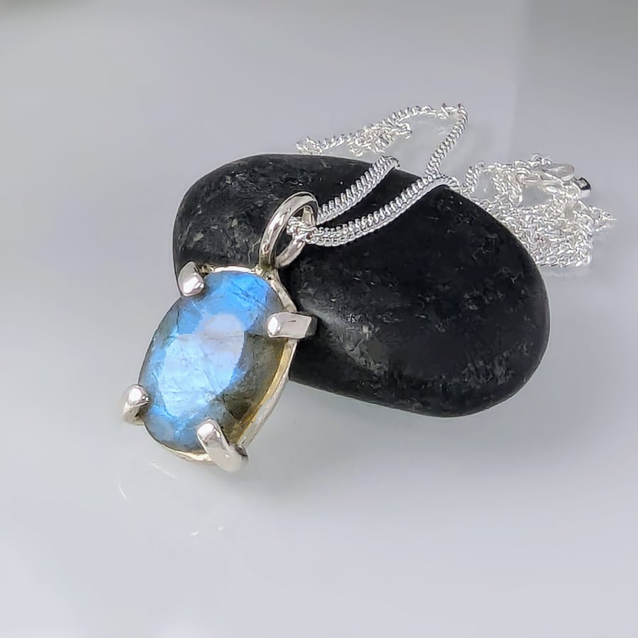 HANDMADE Recycled sterling silver Labradorite pendant